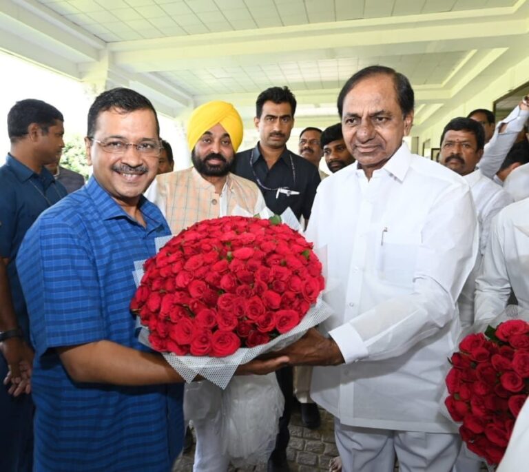 kcr kejriwl 1