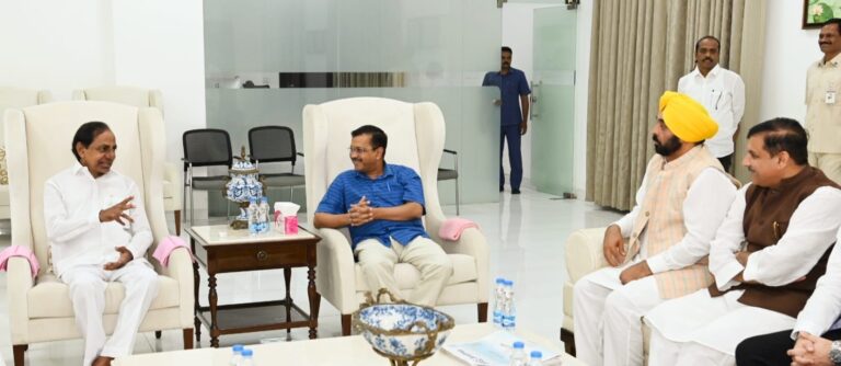 kcr kejriwl