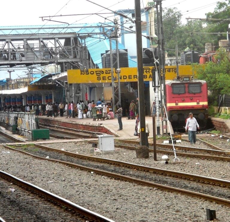రైల్ స్టేషన్ బంద్ IMG 20250415 WA0005
